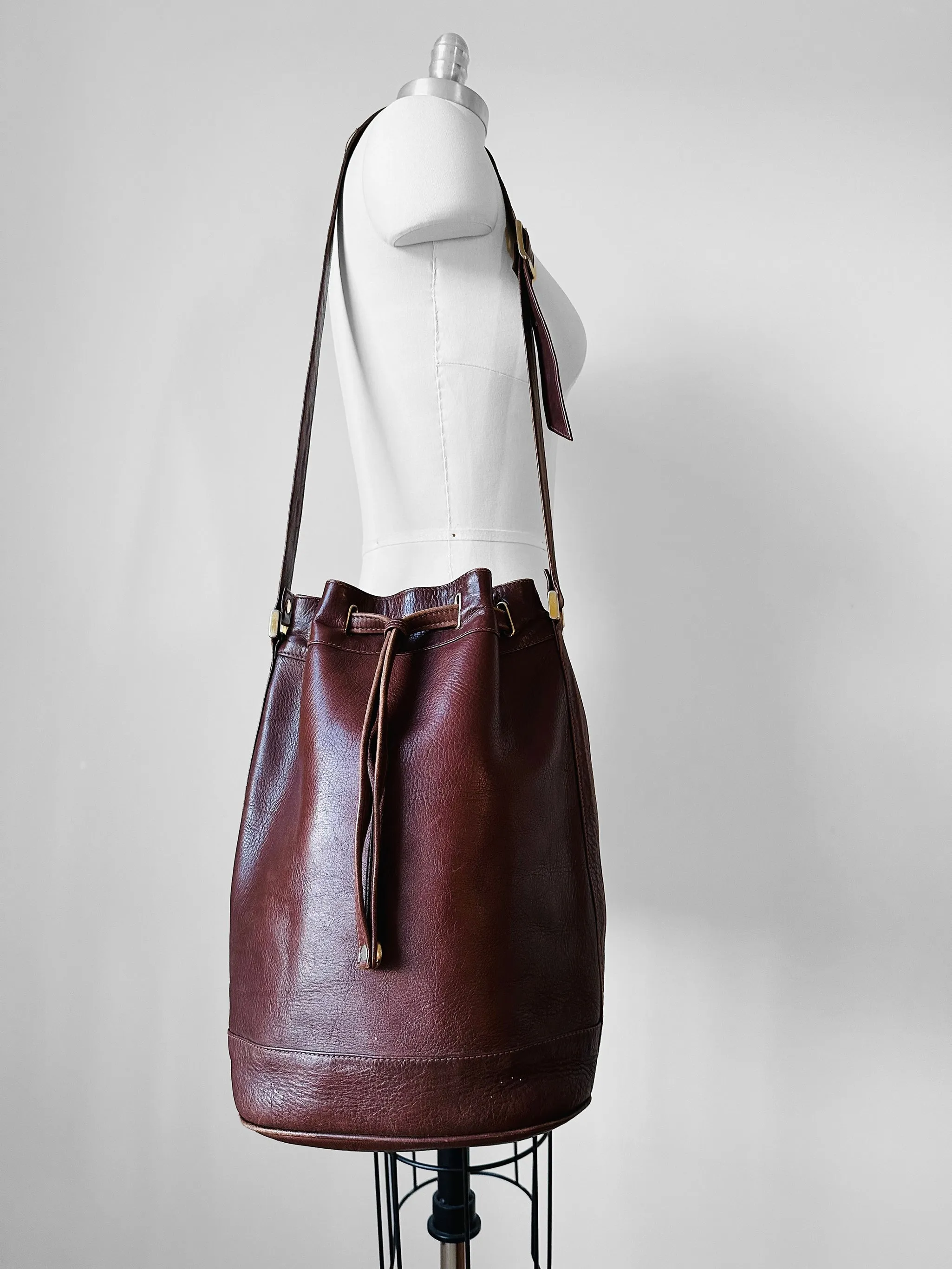 1970s Saddle Brown Buttery Soft Leather Cinch Top Bucket Crossbody Bag