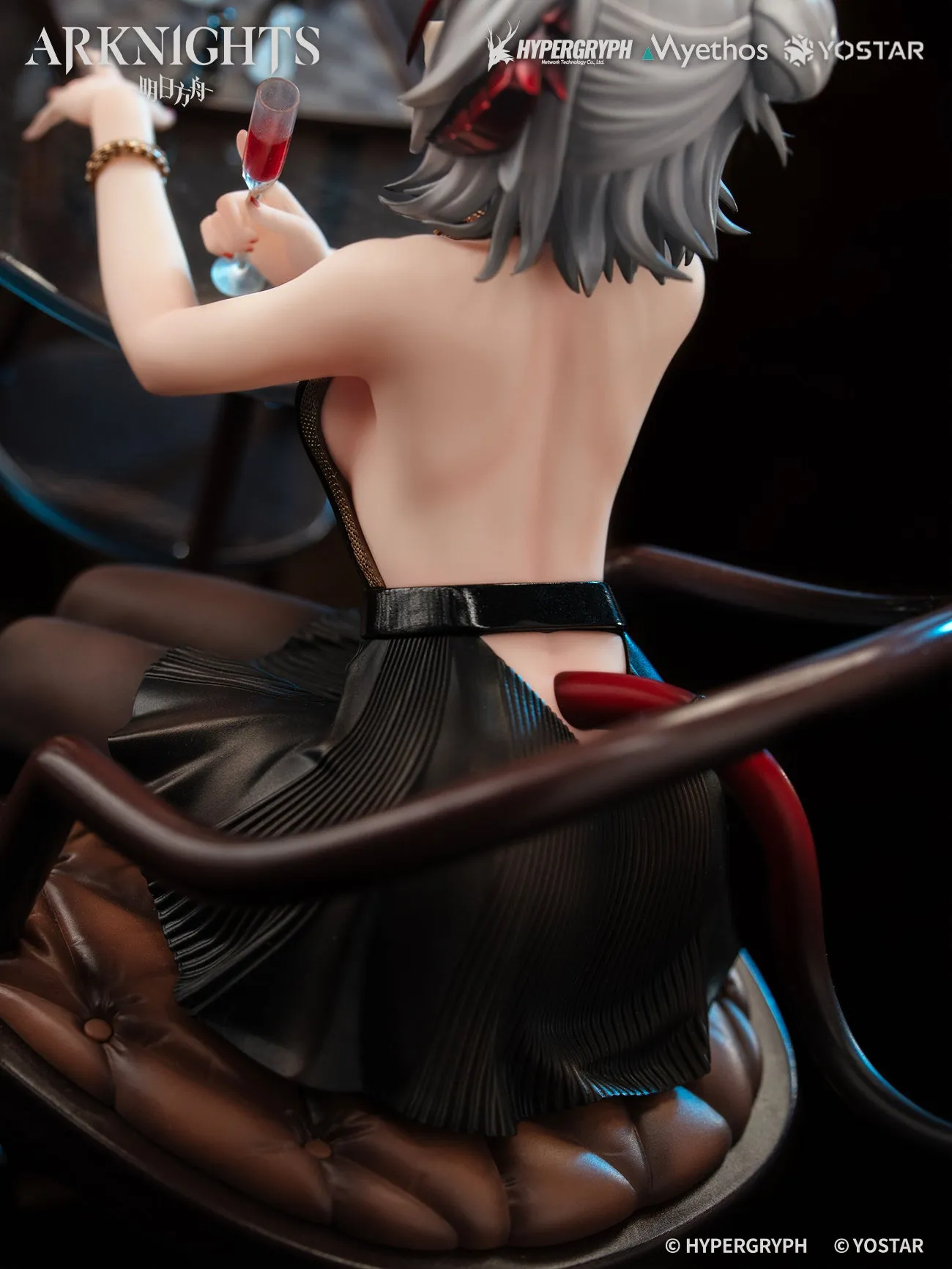 Arknights W: Formal Dress VER. 1/7 Scale Figure