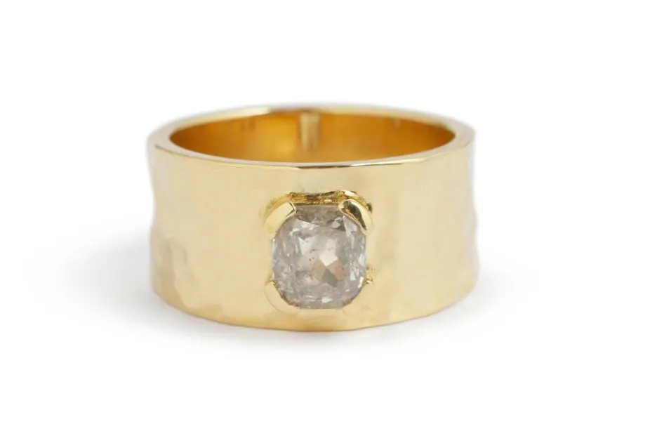 Armored Prong 1.08 carat Sapphire Cigar Band Ring