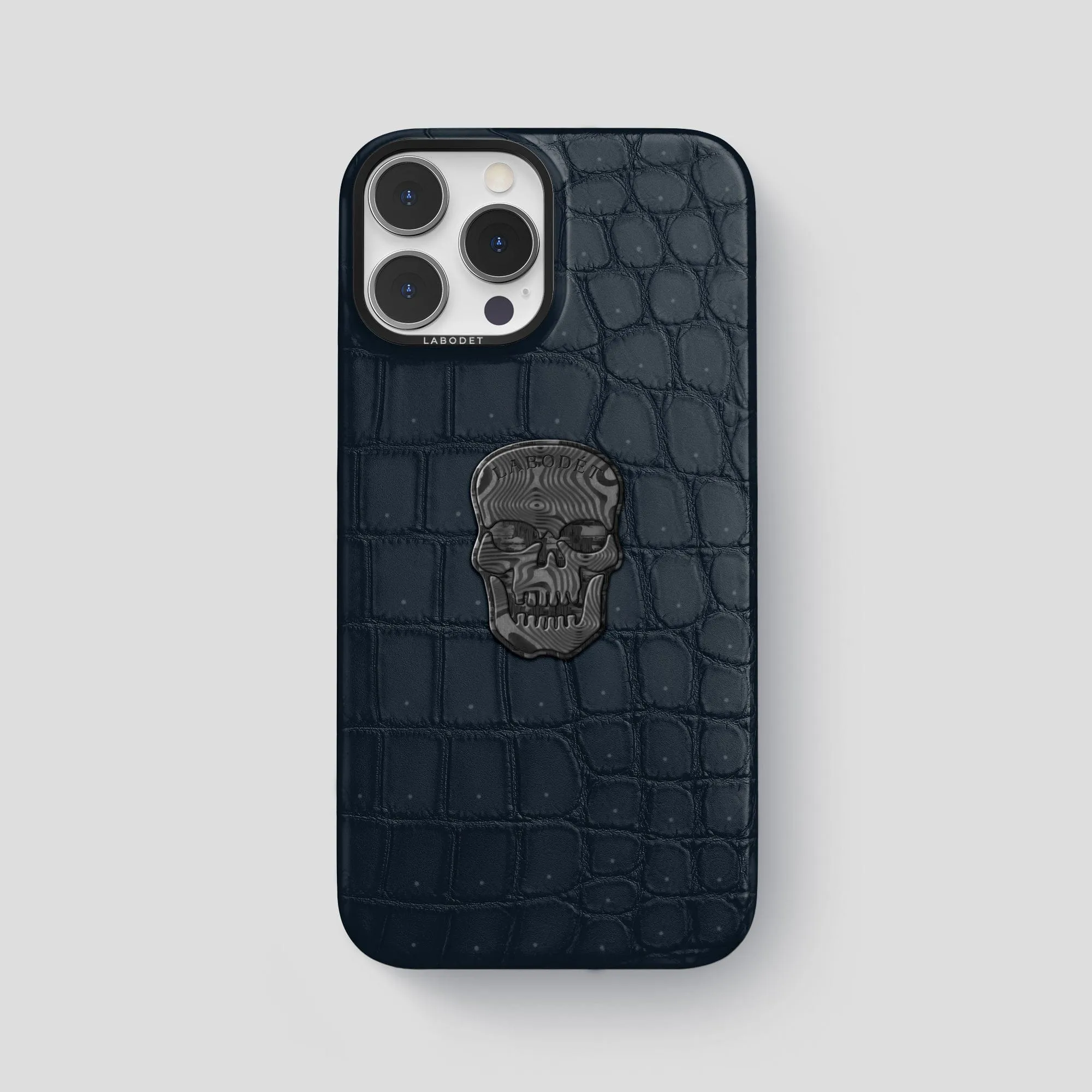 Classic Case With Carbon Skull For iPhone 14 Pro Max In Porosus Crocodile