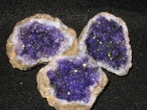 Geode - Split "amethyst" color purple - 2 puzzle pieces - gift packaged