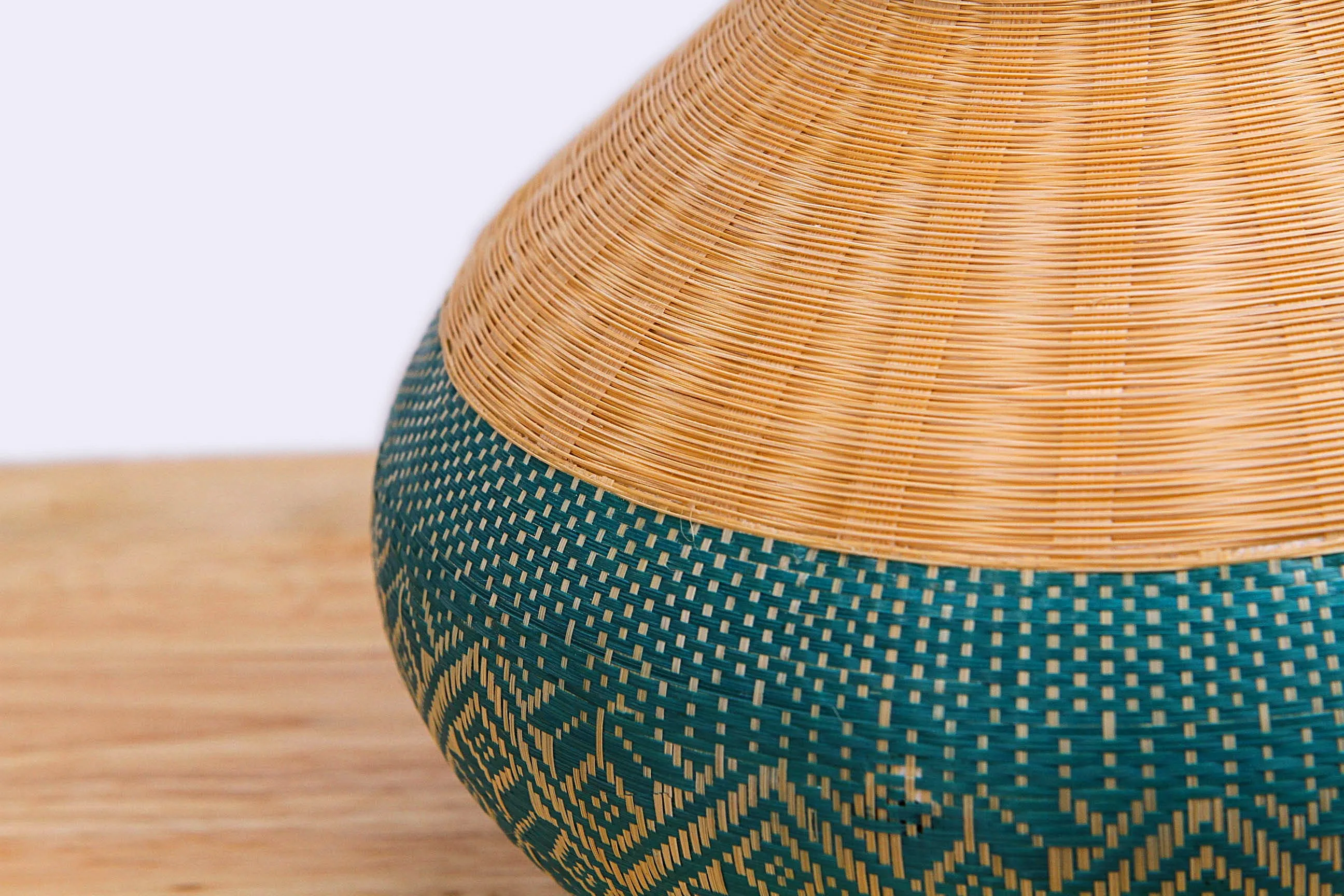 Moot Jak Sarn - Bamboo wicker vase ceramic (Green)