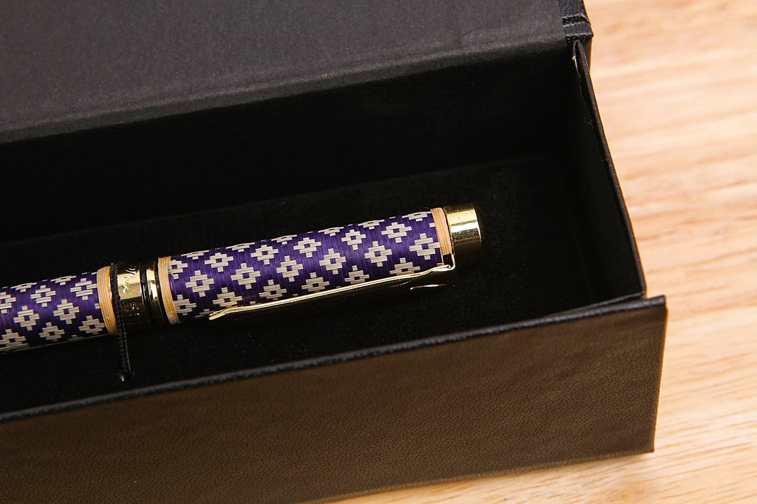 Moot Jak Sarn - Woven bamboo pen (purple pinkun)