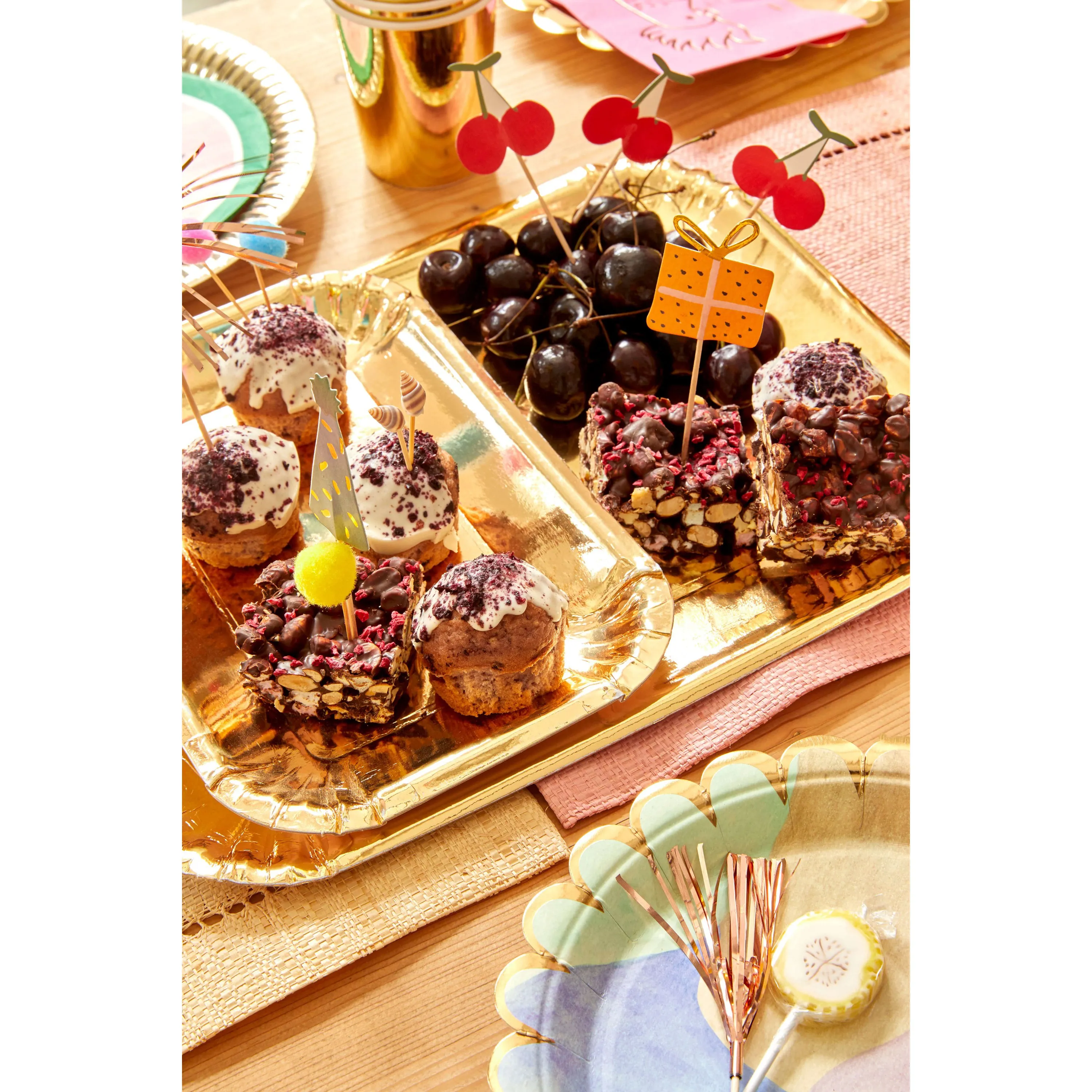 Rice DK Rectangular Paper Plates in Gold 6pcs - Small