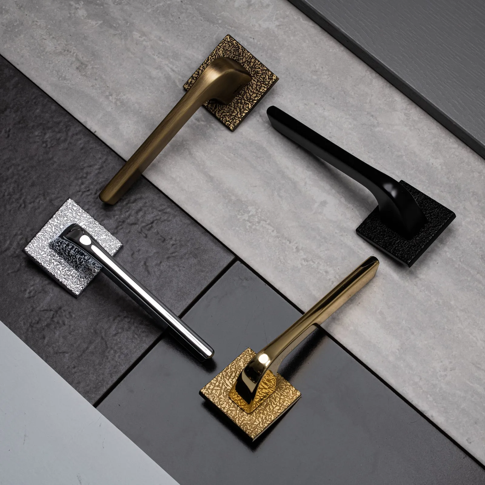 Tupai Perdrada Leather Rose Door Handles